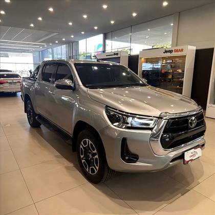 TOYOTA HILUX 2.8 D-4D TURBO DIESEL CD SRX 4X4 AUTOMÁTICO